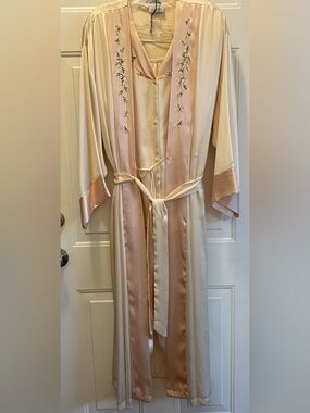 Beautiful Vintage Etienne Blush Trimmed in Pink 3 Pc Pajama and Robe Set  Sz Lg